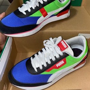Women’s puma sneakers
